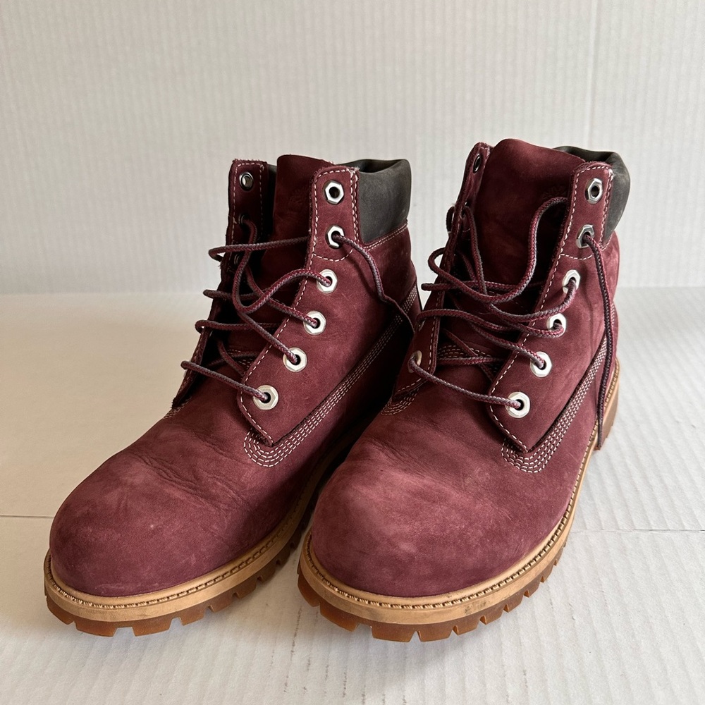 Burgundy Timberland boots - like new!